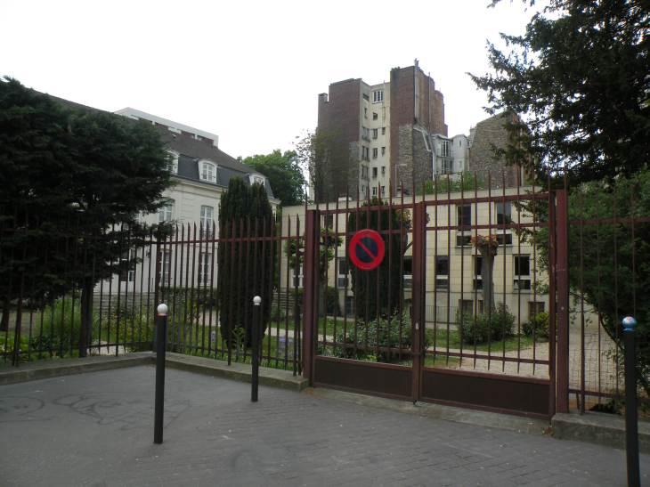  petit square privé, rue Maurice de la Sizeranne